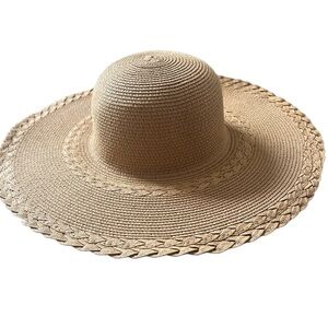 NWOT FOREVER 21 TAN STRAW FLOPPY SUN HAT WITH OVERSIZED BRIM